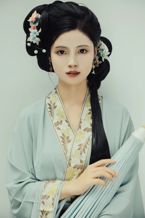 arwen gold
